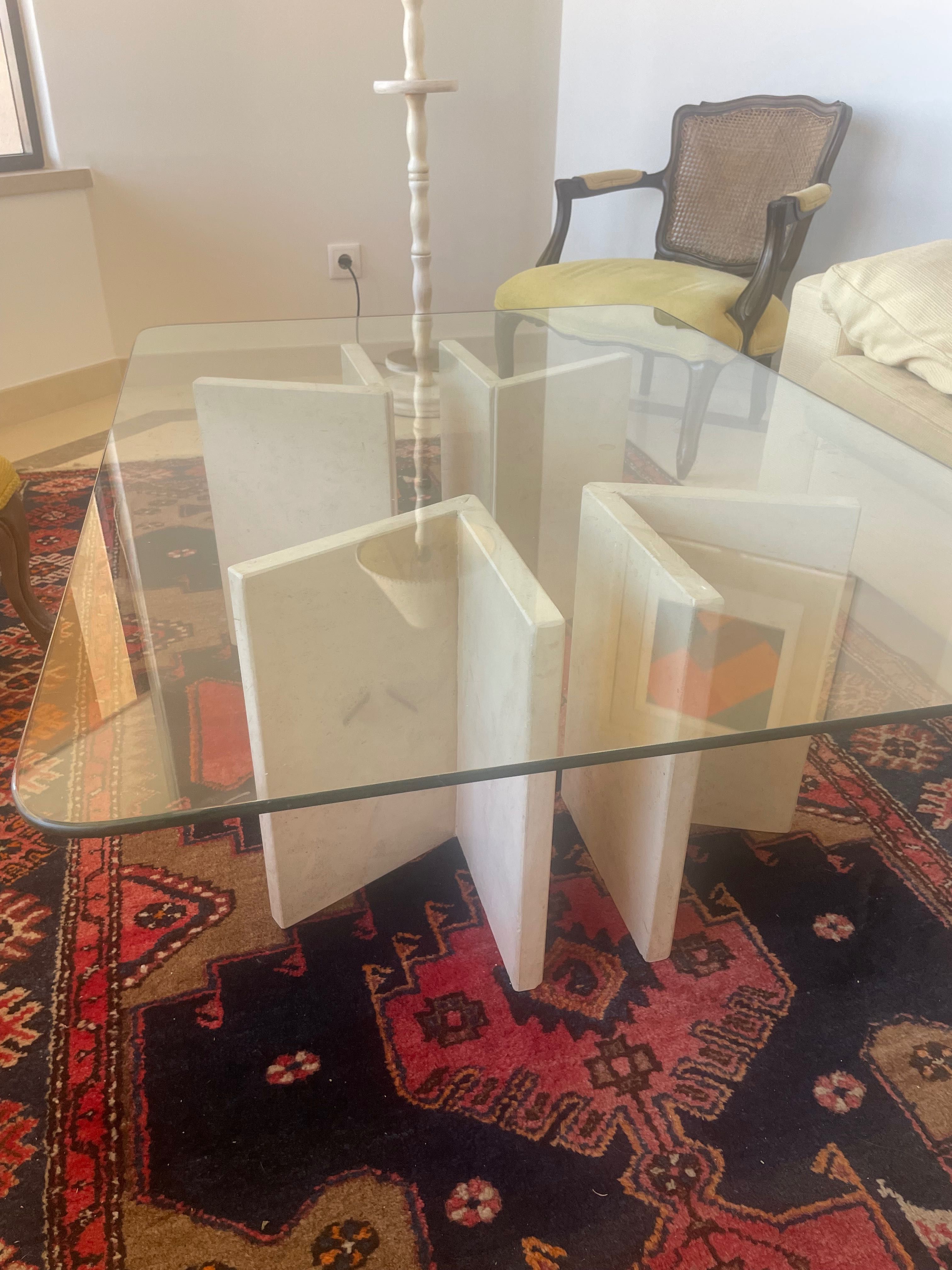 Mesa auxiliar de sala de cristal e pes de marmol
