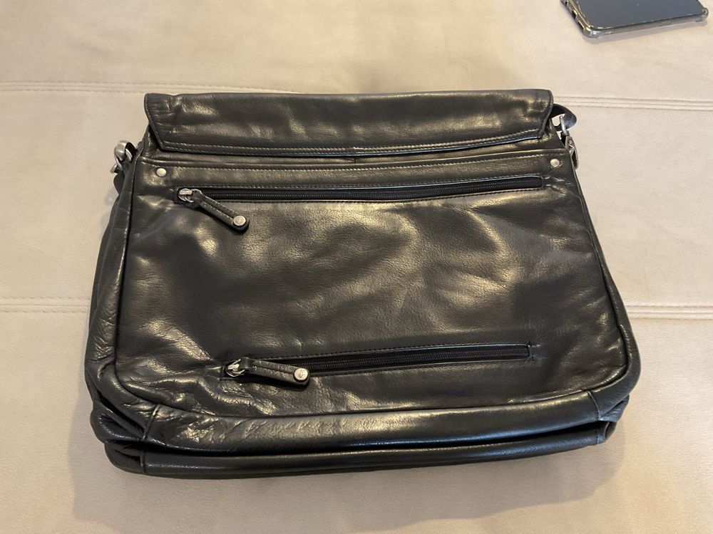 Pasta de Ombro em Pele Gil Holsters – Preta, Vários Compartimentos