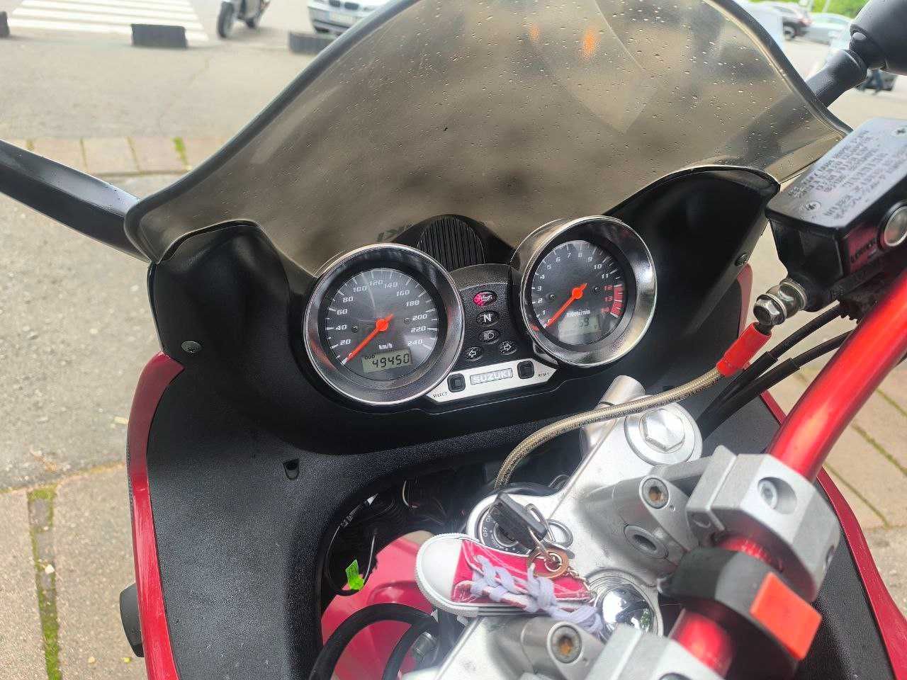 Suzuki GSF 600 Bandit S 2002 на повному бойову ходу