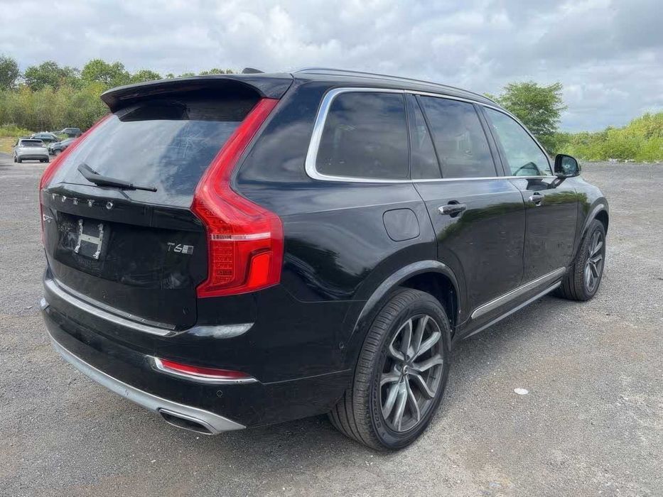 Volvo XC90      2017