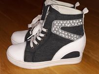 Sprzedam Sneakersy damskie mało używane rozm.39