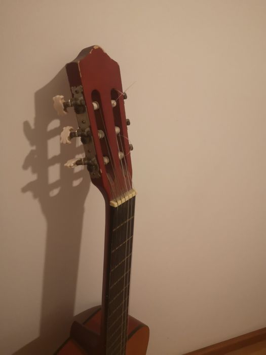 Guitarra clássica usada