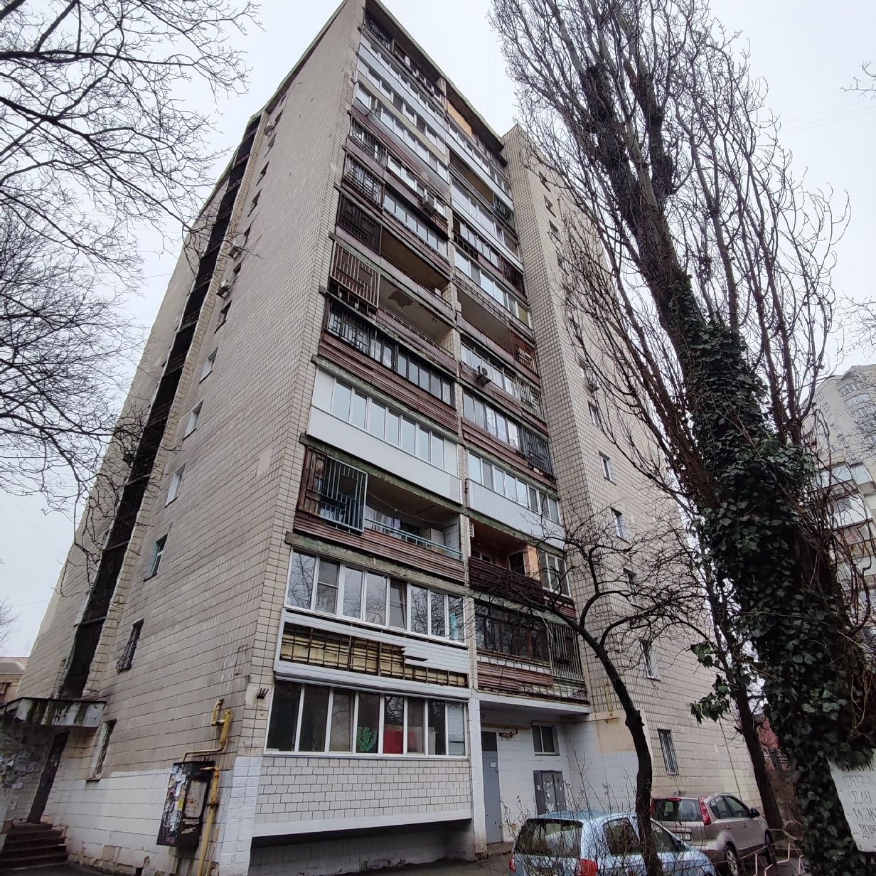 Продаж 2-к квартири на першому поверсі М. Кривоноса 11 Без комісії