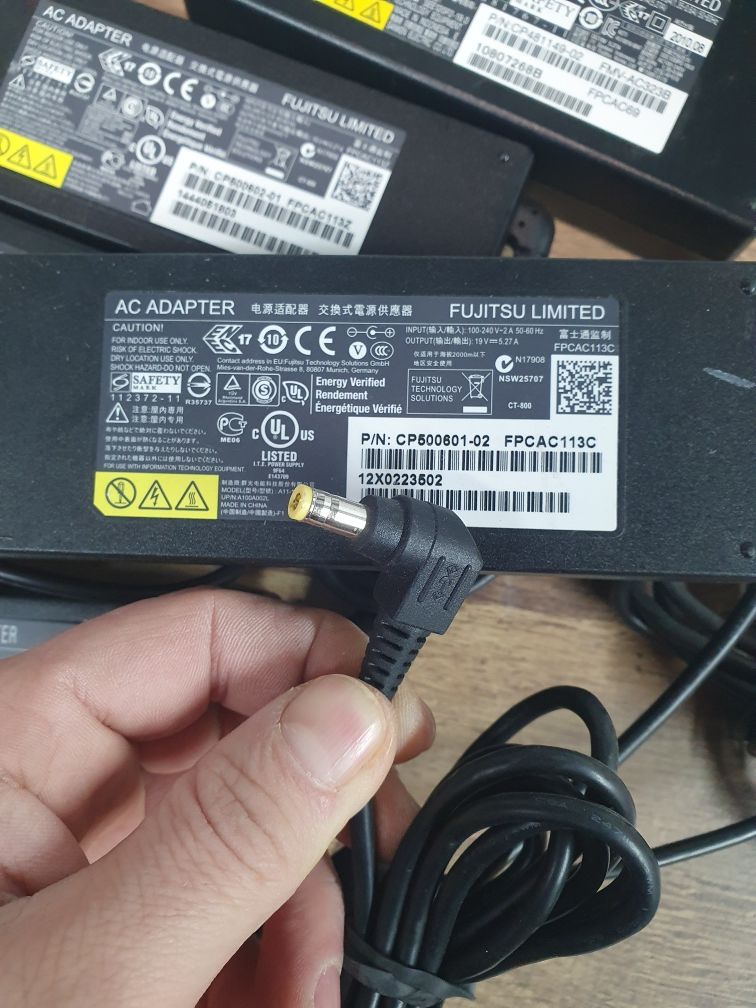 Зарядка зарядное блок питания живлення Fujitsu 100w 19v×5.27a оригінал