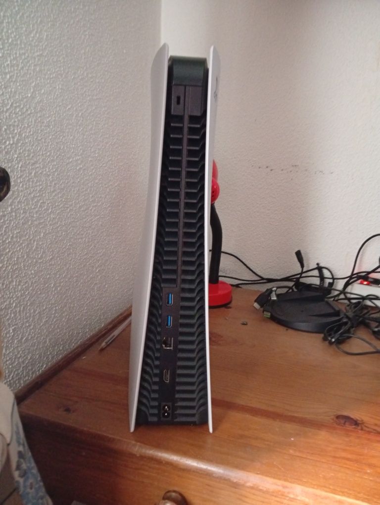 Ps5 como nova. pouco usada preço negociável