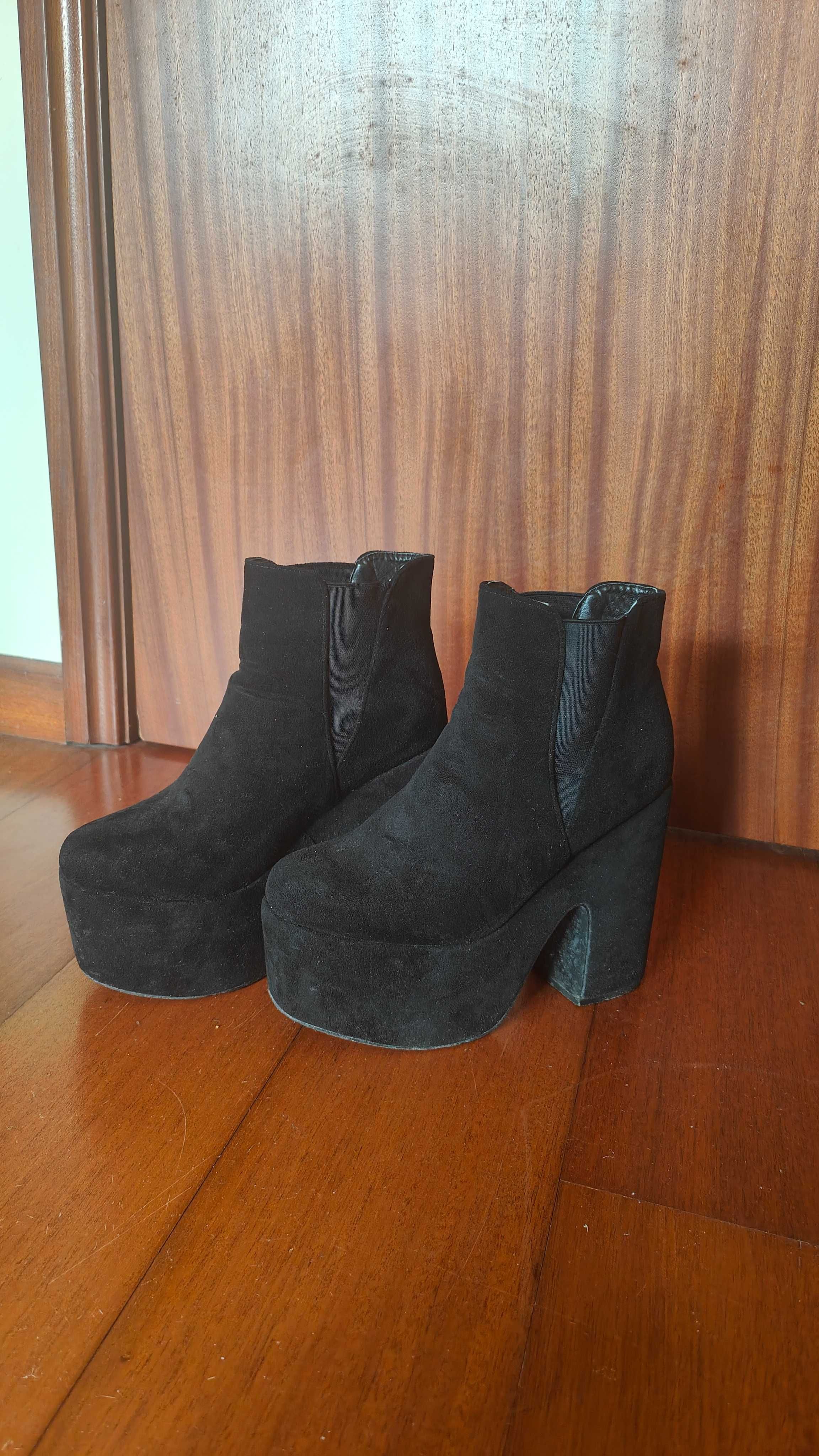 Botas pretas salto alto cunha 37