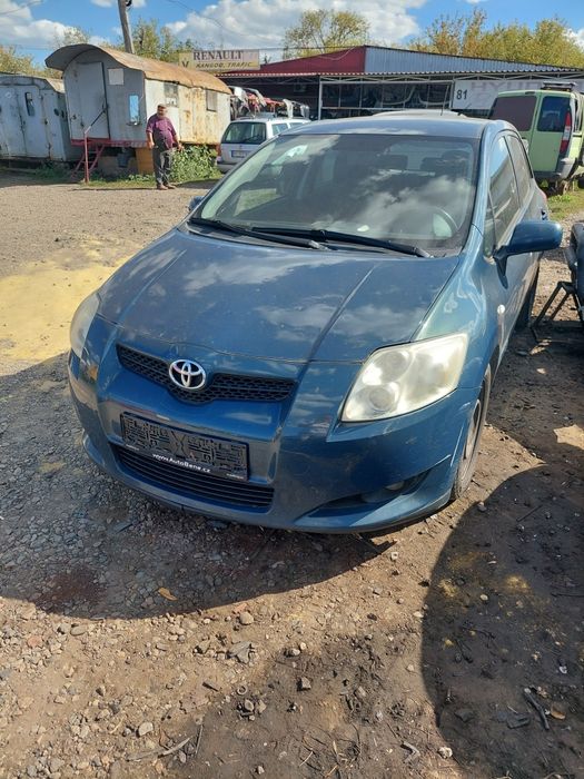 Разборка шрот запчастини Toyota auras 2.0d