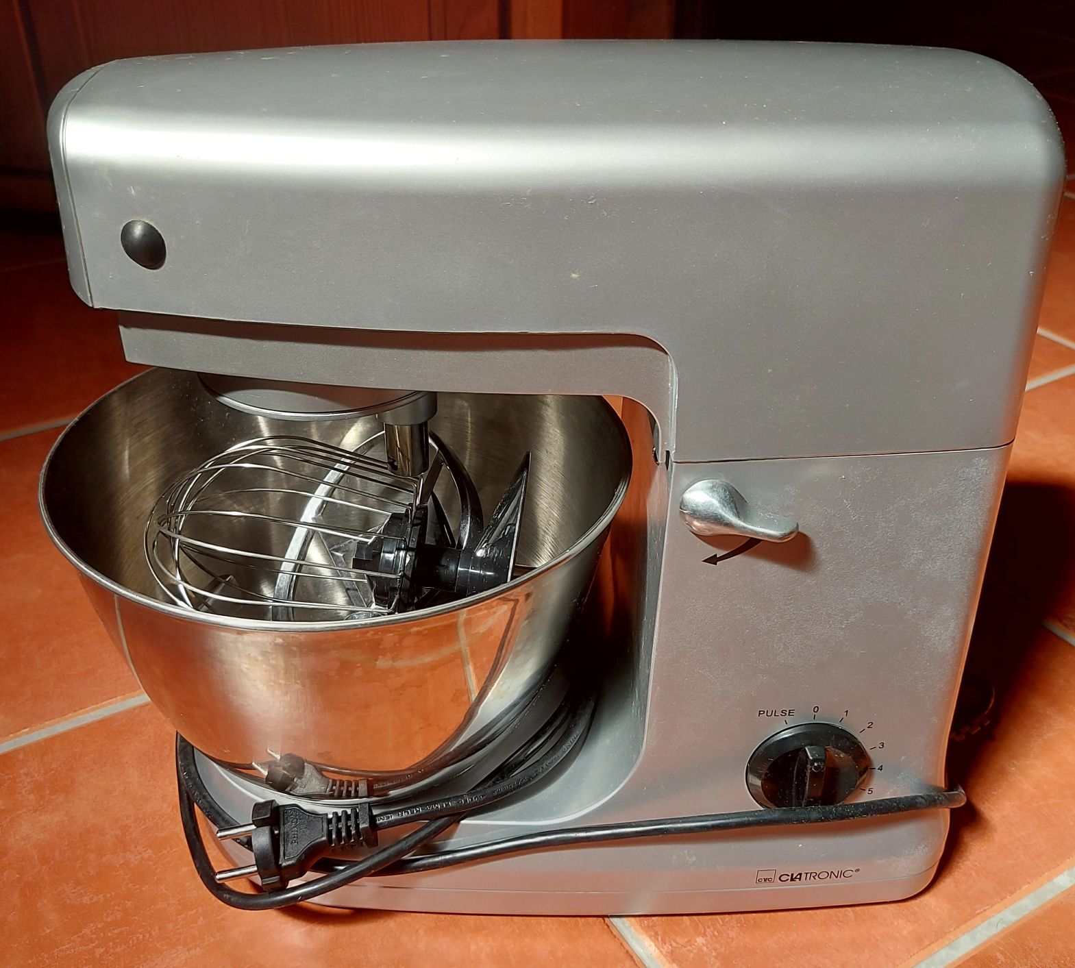 Batedeira 5l (max. 2kg mistura)