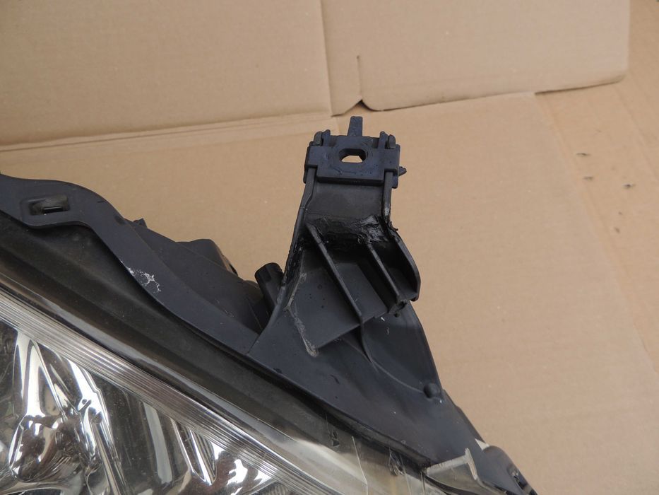 Lampa przednia prawa europejska Opel Zafira B LIFT JASNA 08,09,10-14