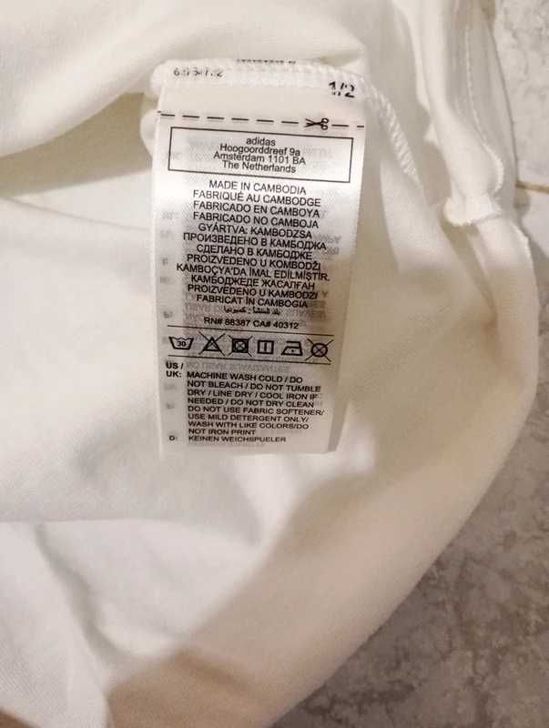 T-shirt branca simples da adidas