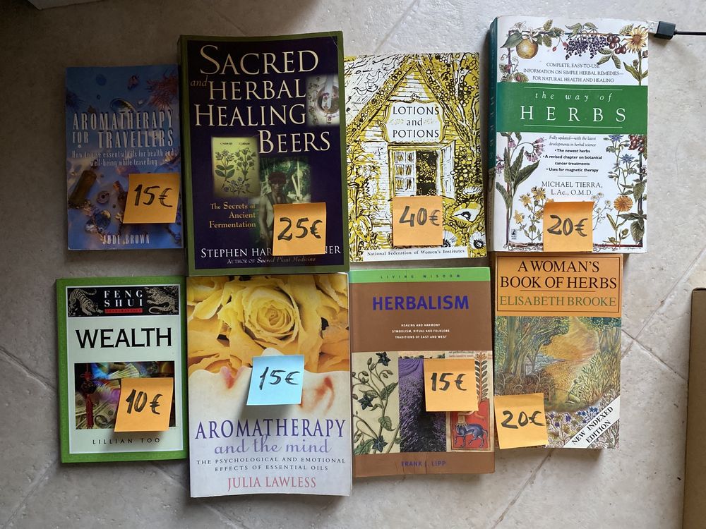 Livros ervas medicinais e diversos marcados individualmente