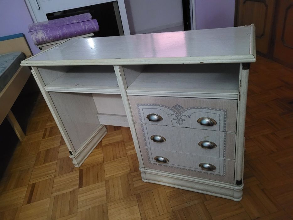 Conjunto de mesa de cabeceira camiseiro e secretária