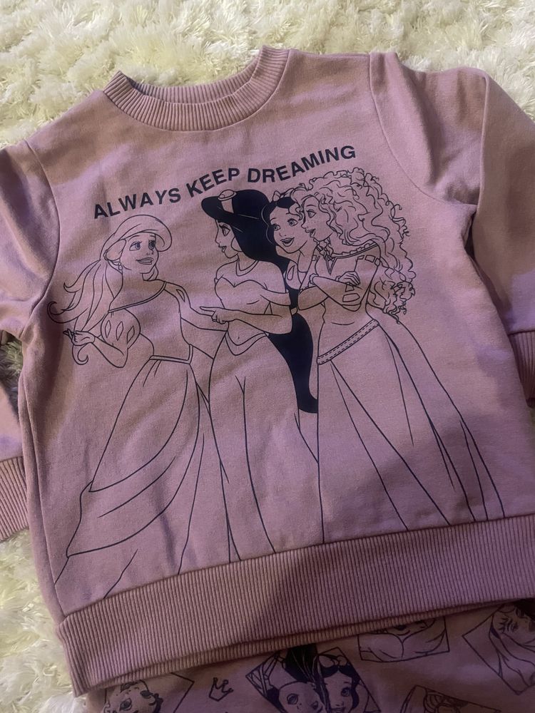 Dres Sinsay Księżniczki Disney a 104 dresy komplet