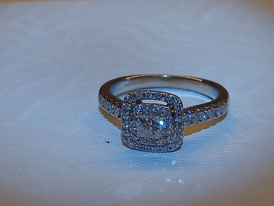 Золотое кольцо с бриллиантами 0.59 кт.