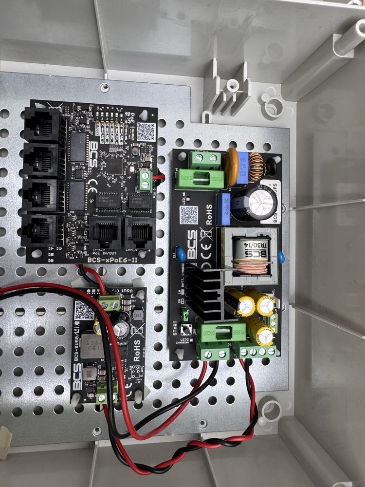 BCS-UPS/IP4/Z/E-S zasilacz dla Kamer 4x POE