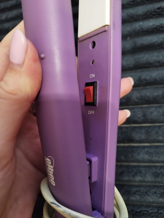 Випрямляч для волосся Elbee – робочий, простий у використанні