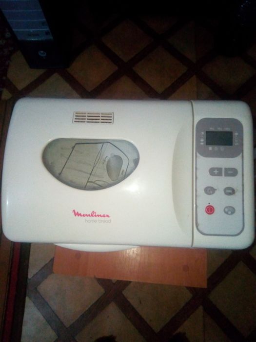 Хлебопечка Moulinex.