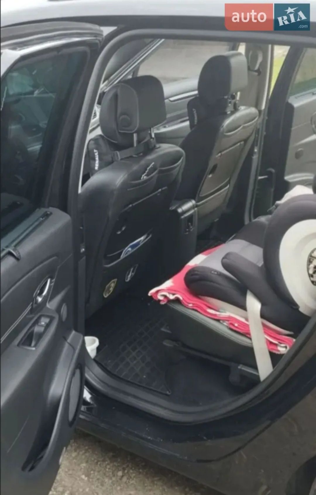 Продам Renault Grand Scenic комплектация BOSE в отличном состоянии !