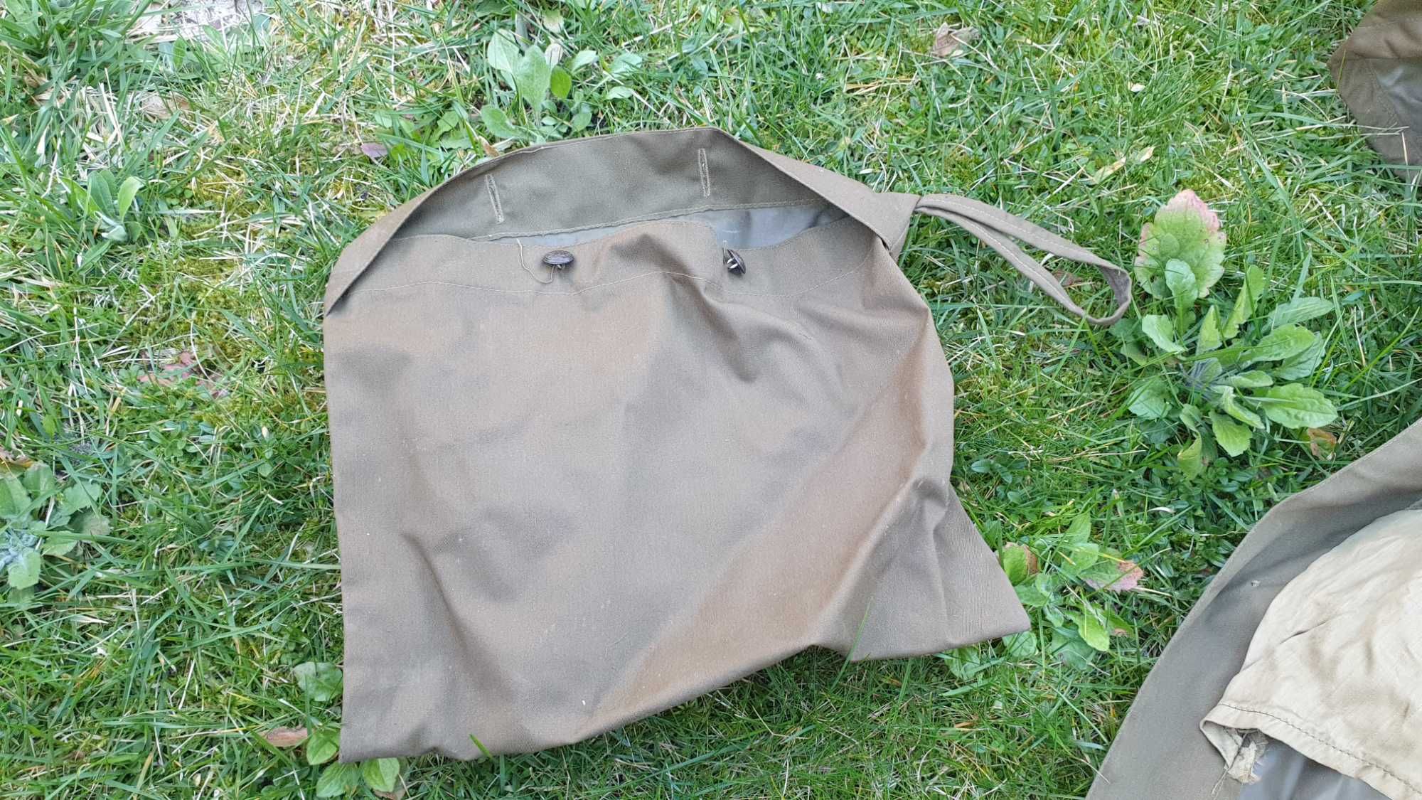 płaszcz narzuta wojskowa przeciwdeszczowa z sakiewką wędkarska