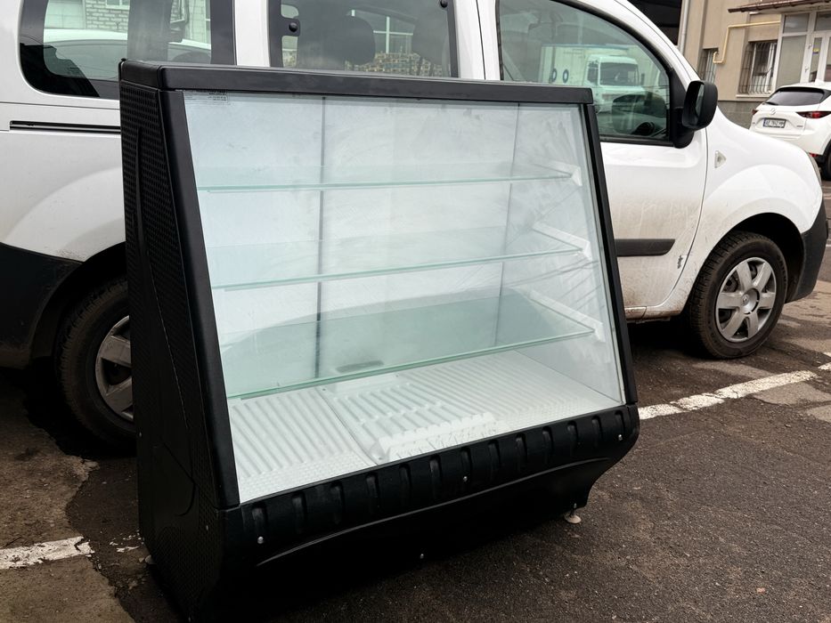 Продам Холодильну Вітрину Умка