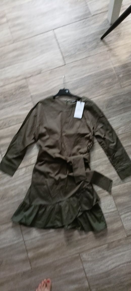 Nowa sukienka Bershka khaki rS