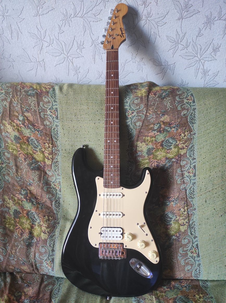 Електрогітара Fender Squier Bullet Stratocaster (стратокастер)