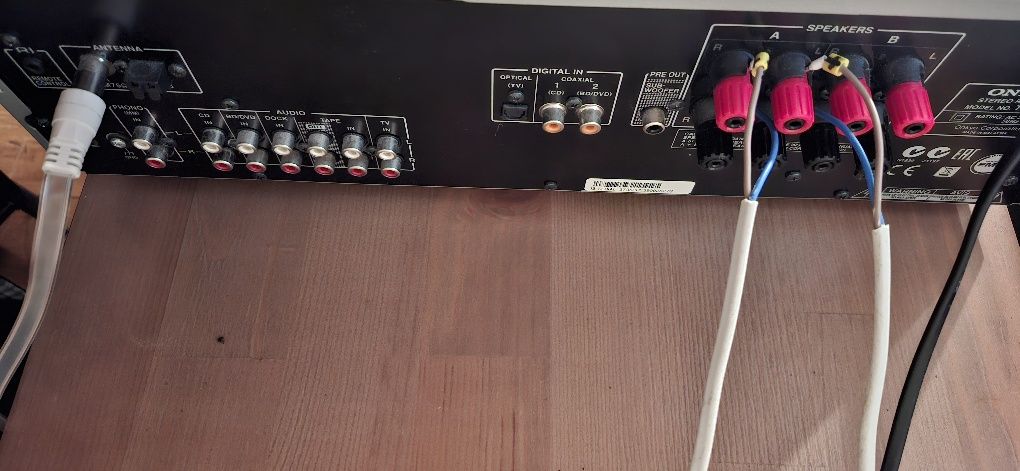 Amplituner Onkyo TX 8020.