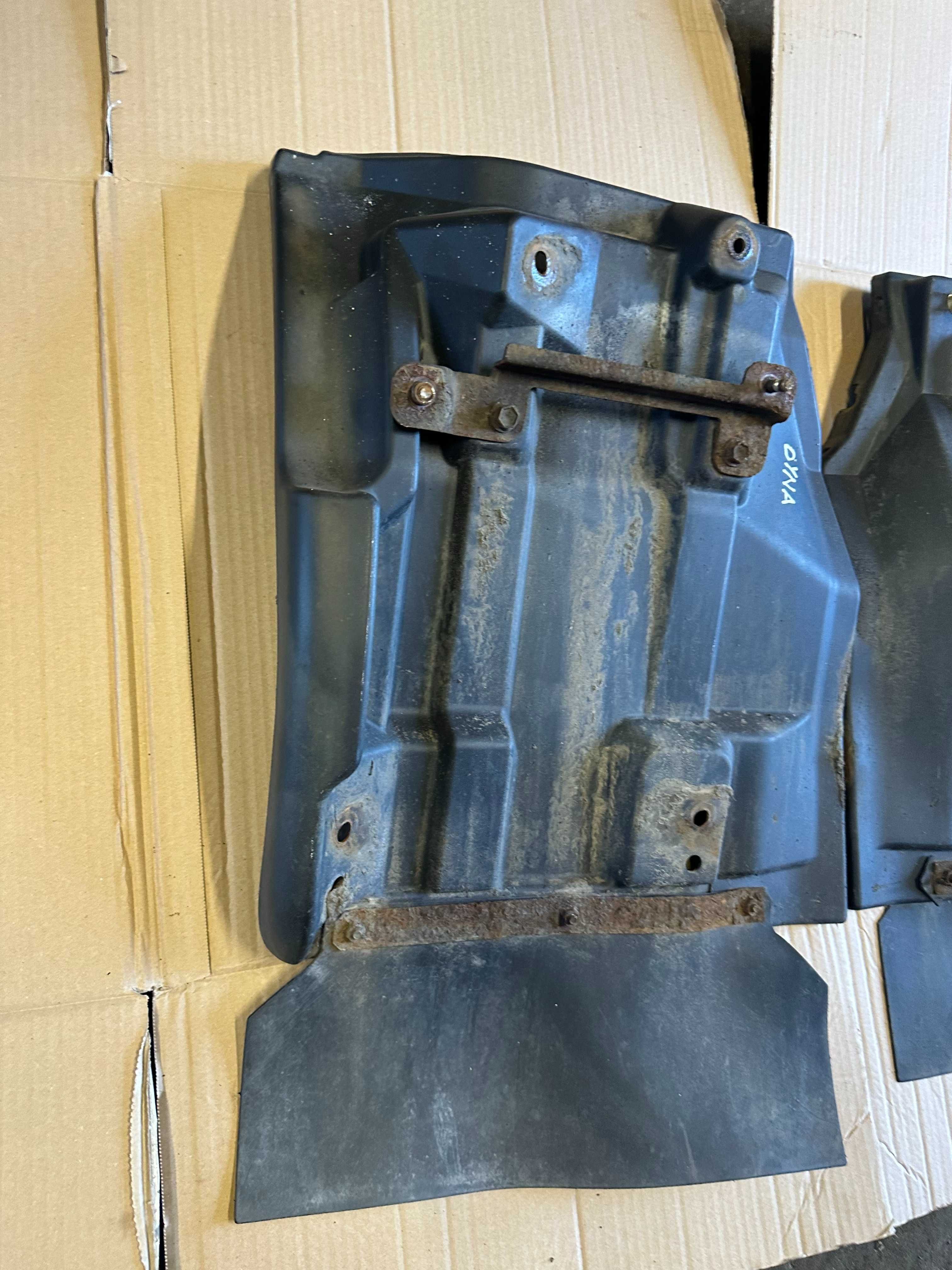 Toyota Dyna 100 150 Chlapacz Nadkole 01-12