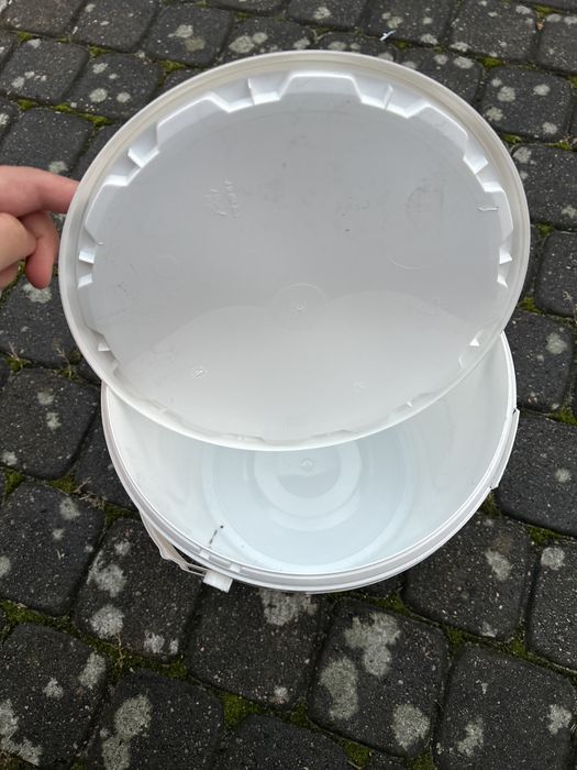 Wiadra 10L nowe z pokrywkami (25 sztuk)