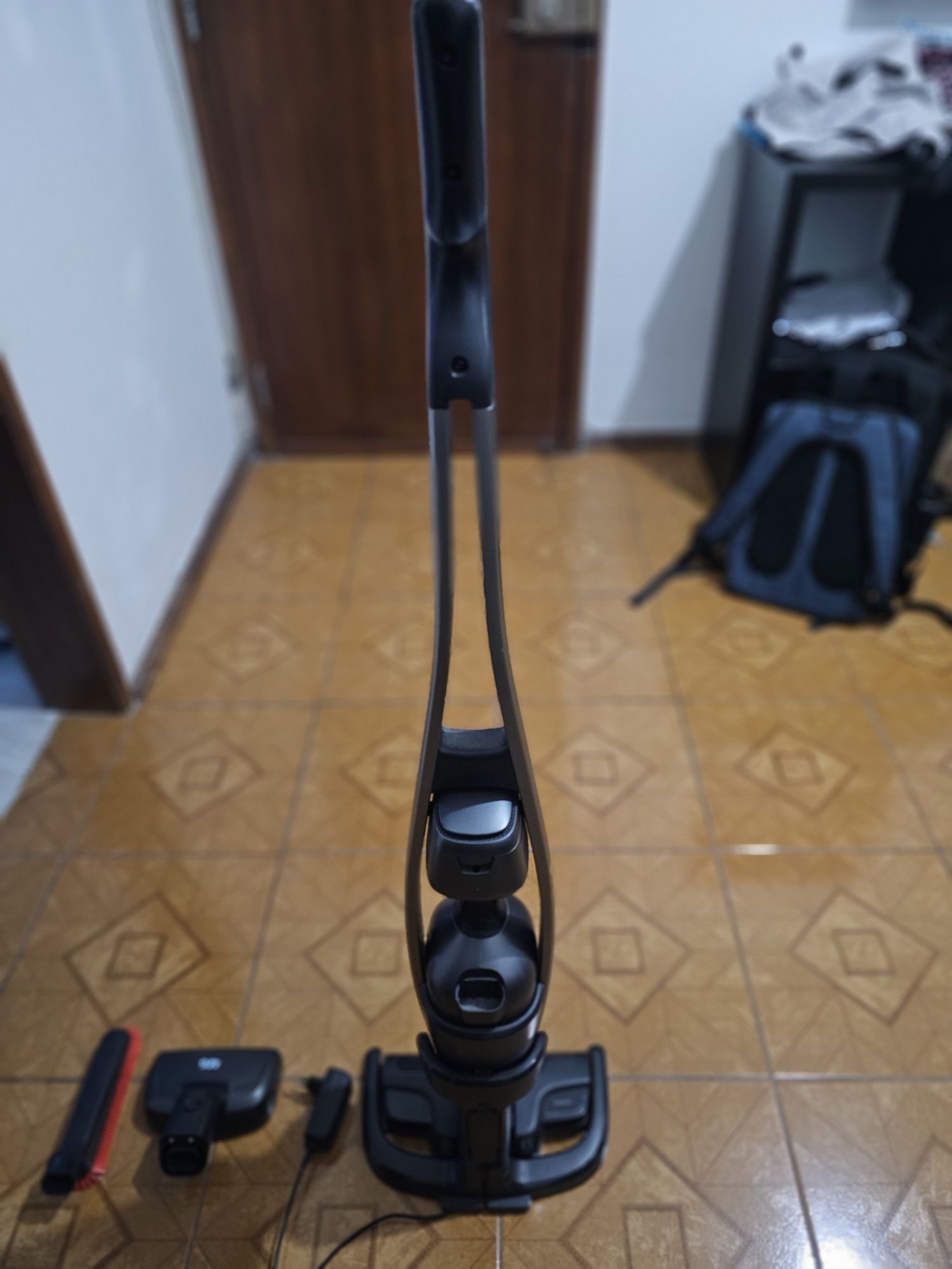 Aspirador Vertical AEG QX9