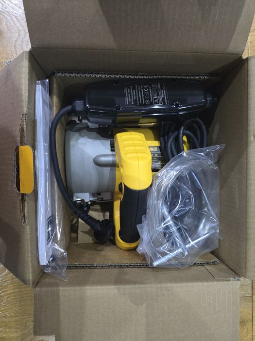 DeWalt DWC410 Przecinarka ręczna do płytek na mokro 110mm