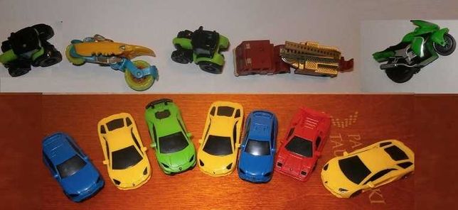 Samochodziki i roboty i inne figurki