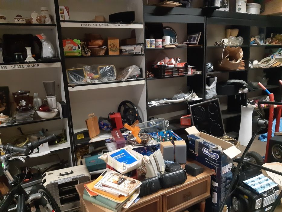 Wyprzedaż staroci z prlu.