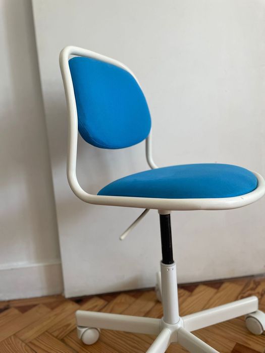 Duas cadeiras secretária criança azuis