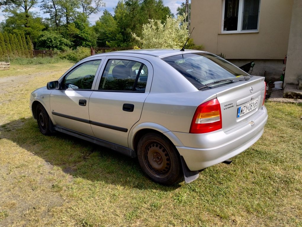 Opel. Astra 1.6 benzyna 2006 r