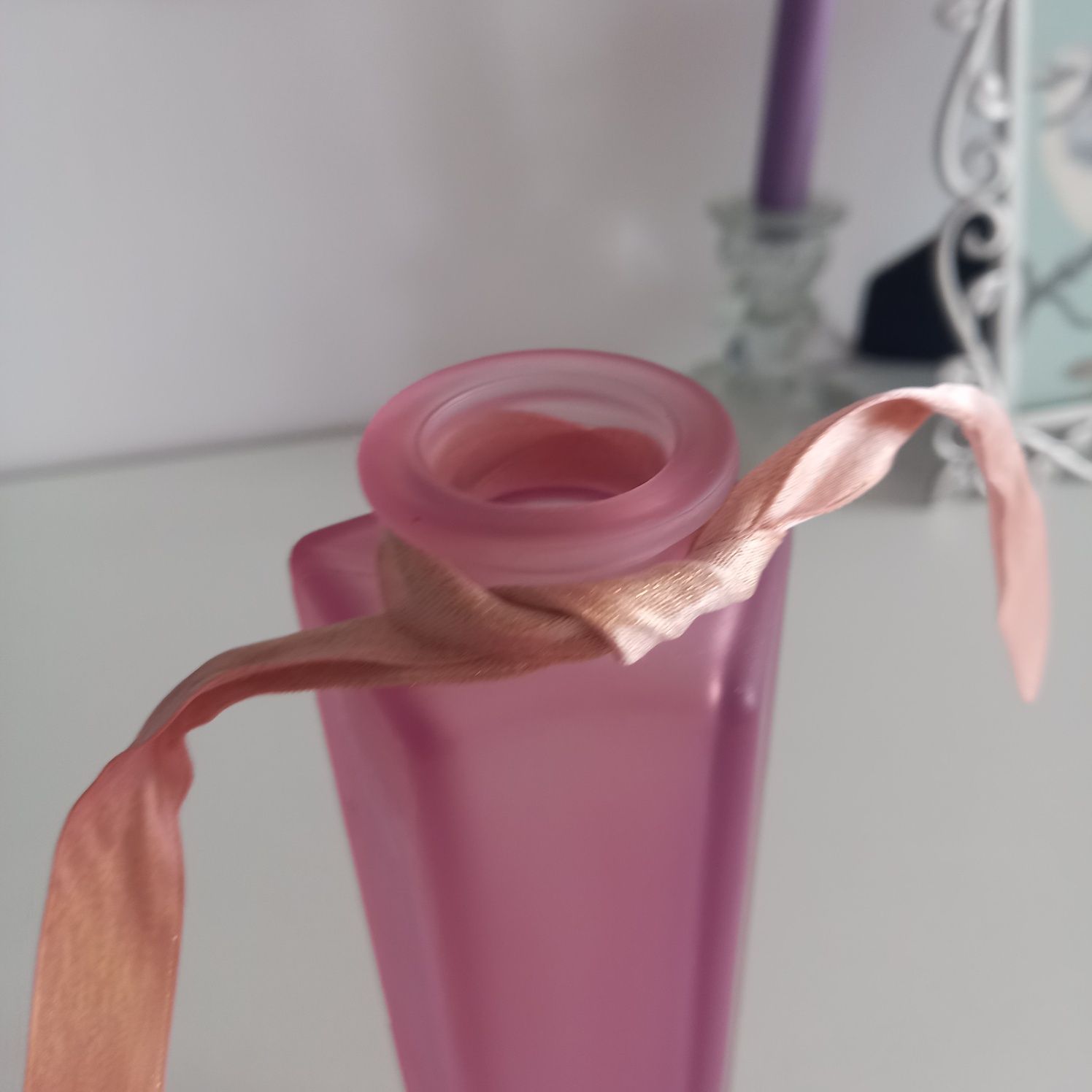Flakon różowy kolorowe szkło długi prostokątny matowy róż wazon