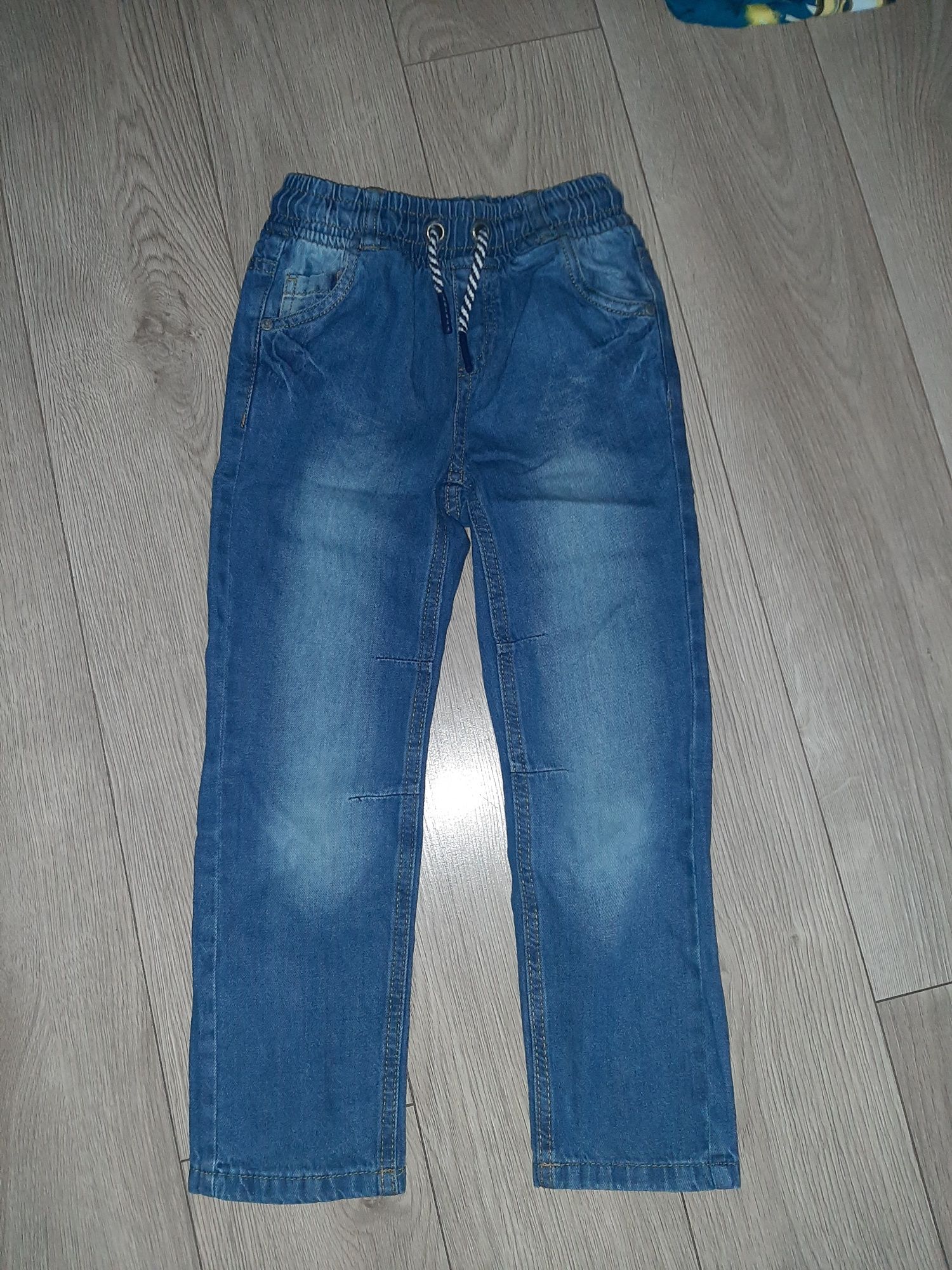 Spodnie chłopięce, jeansy  Smyk r 122)