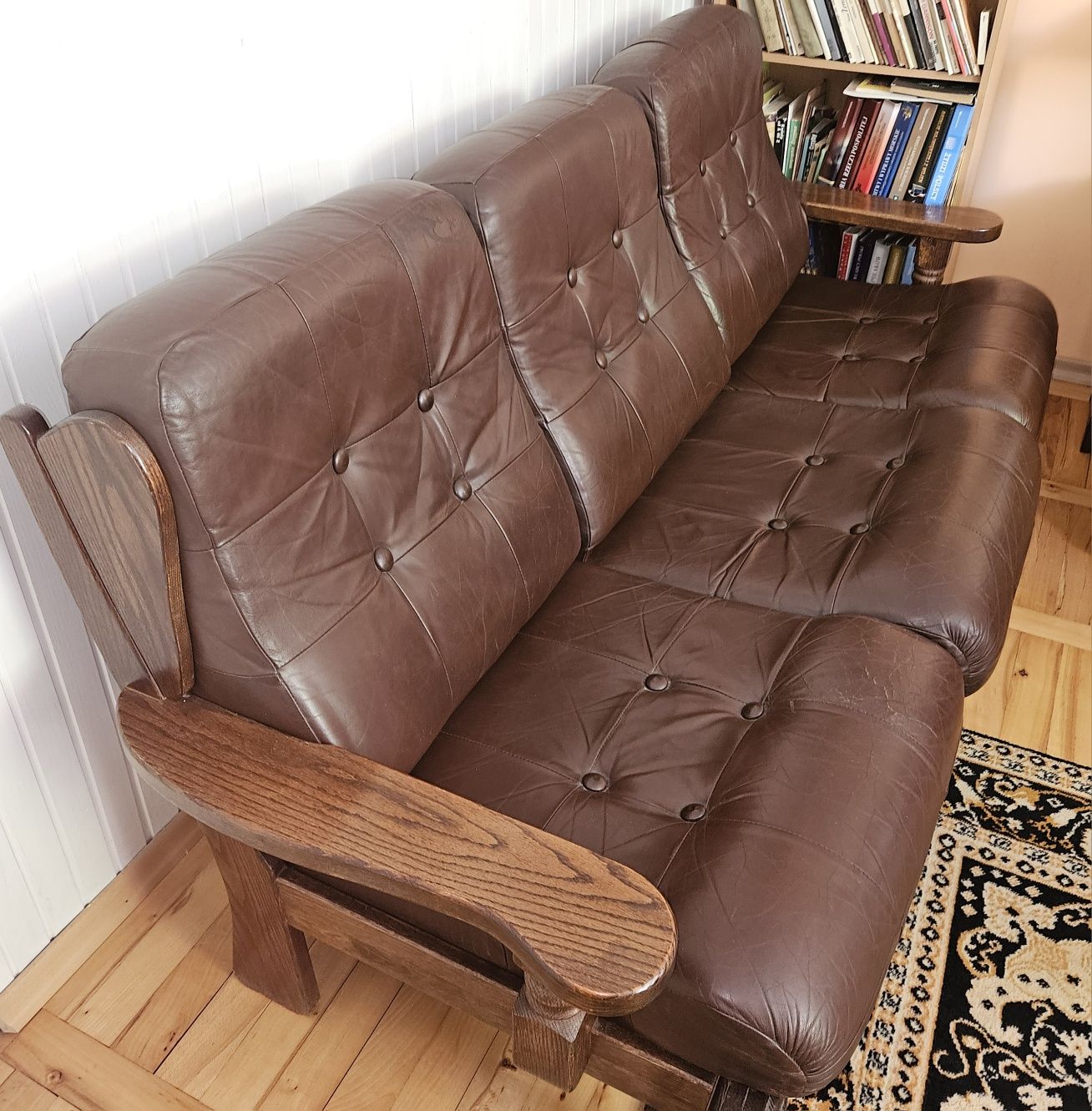 Sofa skórzana brązowa.