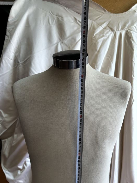 2 Busto de manequim com base em madeira – tamanhos diferentes