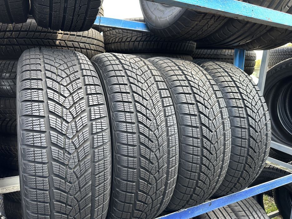 Шини б/у 215/60/17 R17 Goodyear