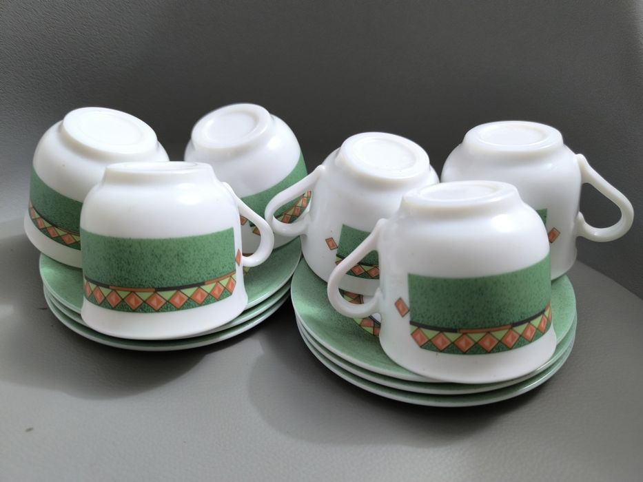 Conjunto de 10 chávenas de café e 6 de meia de leite