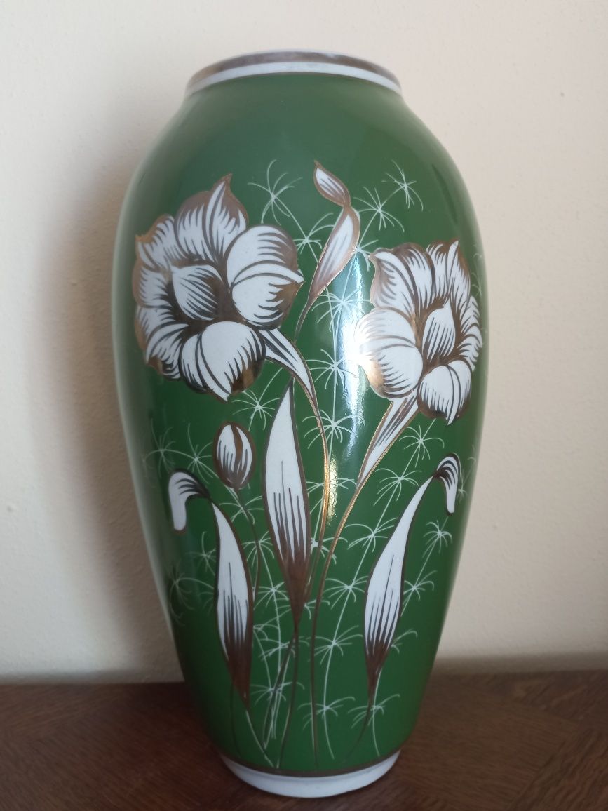 Chodzież- duży porcelanowy wazon, motyw kwiatowy lilie