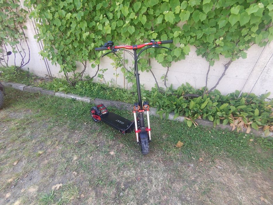 Продам електросамокат Giant outlander m11 pro