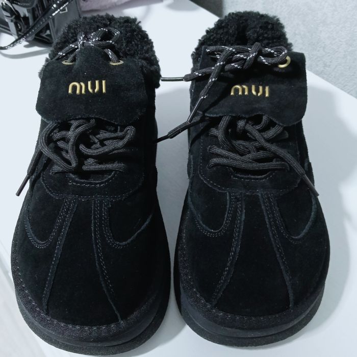 Ботинки- кросівки на хутрі жіночі