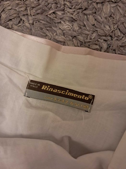 Krótka biała spódniczka włoskiej marki Rinascimento, rozm. M