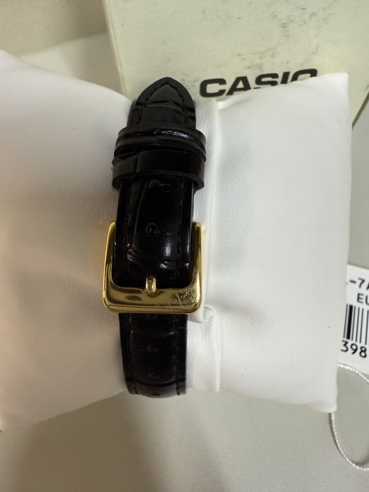 Casio часы женские прямоугольные. Золотистый. Кожа.