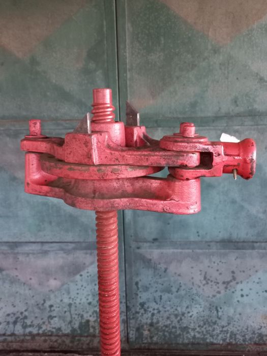 Prensa de uva com rodas