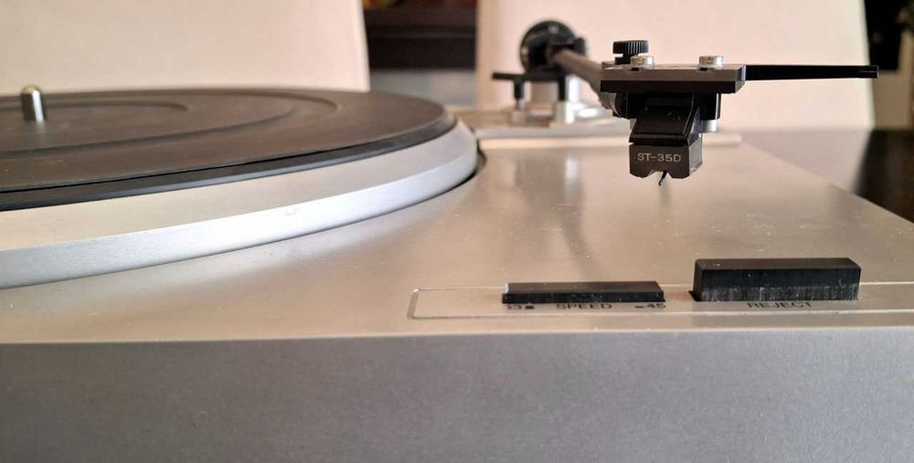 Gira discos Sanyo Vintage agulha nova excelente tudo manutenção feita