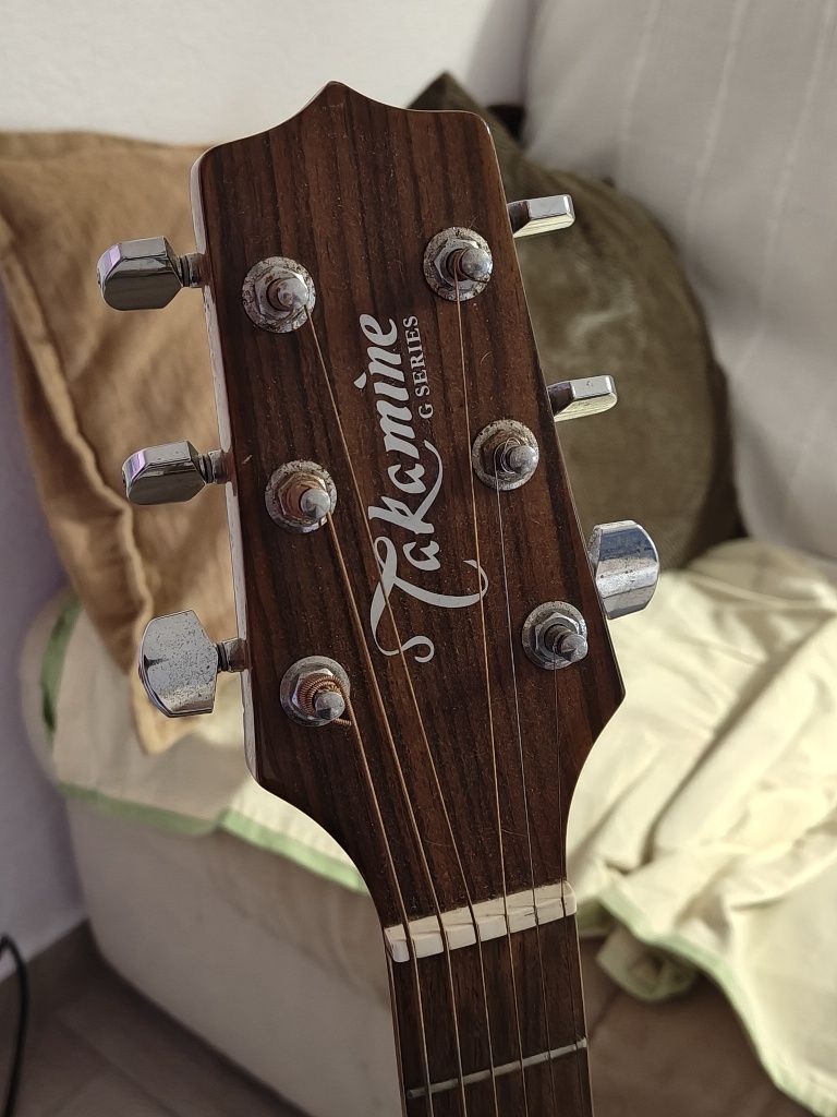 Guitarra Takamine EG260C