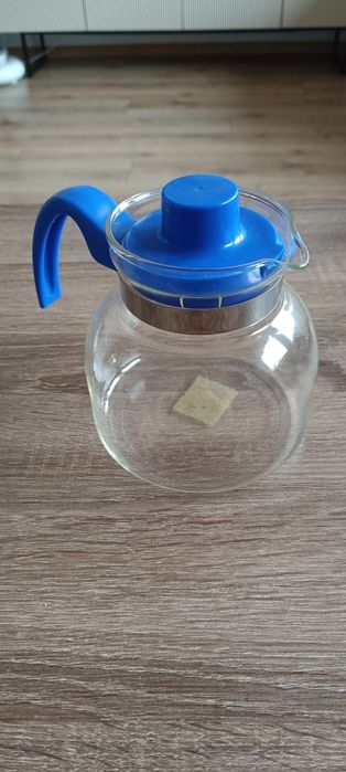 Szklany dzbanek z pokrywką